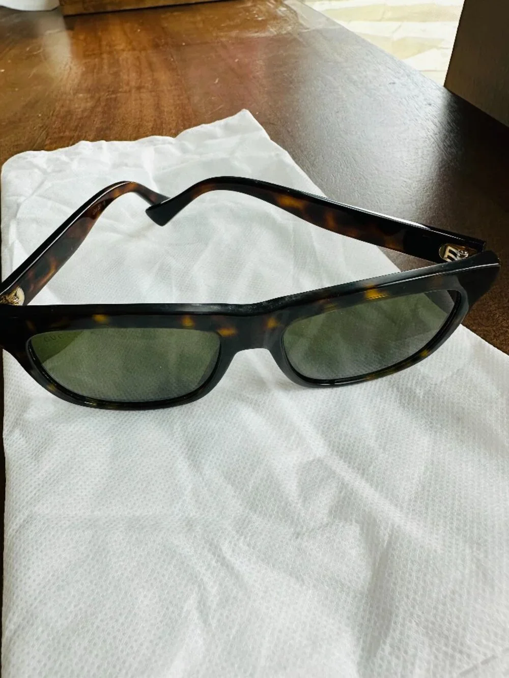 Gucci Tortoise Shell Sunglasses – Iconic Gold Bee Logo GG0034S - Picture 10 of 12